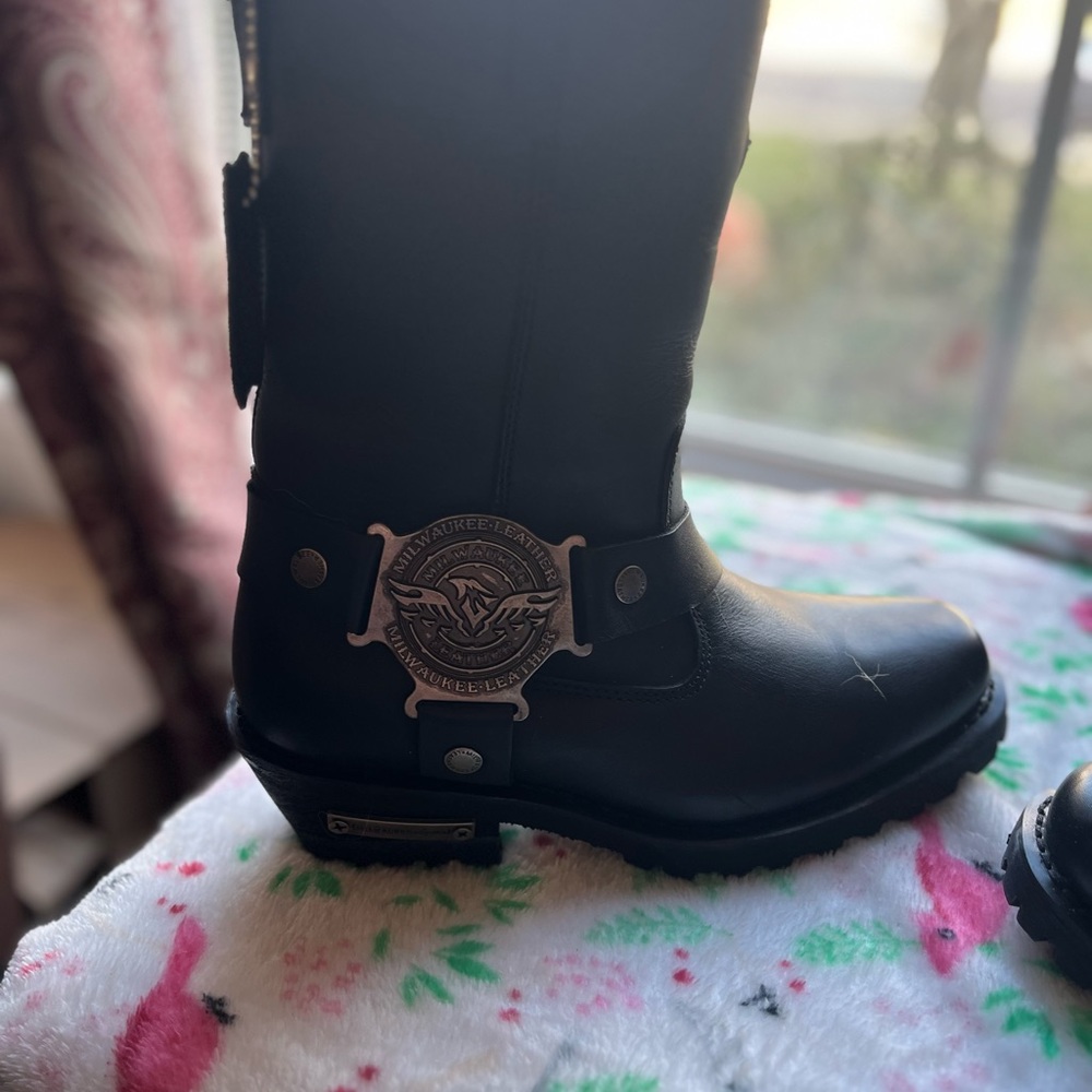 Women’s size 8 black motorcycle boots - Picture 6 of 6